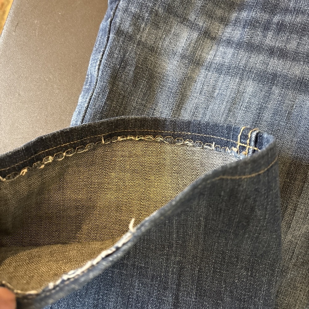 Cinch Men's Ian White Label Relaxed Fit 31 Distressed Med Wash 32x28 hemmed - Picture 2 of 10